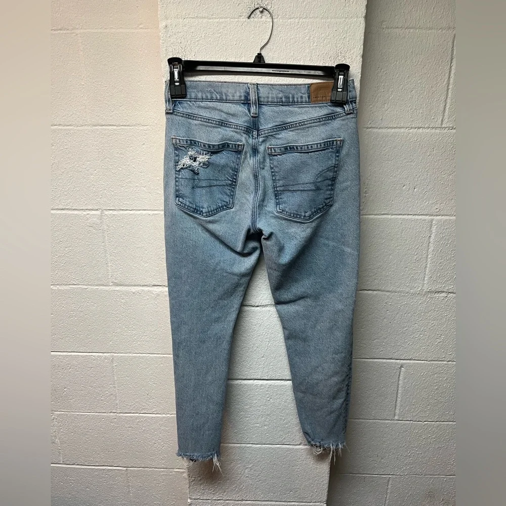 American Eagle Outfitters Light Blue Distressed Ankle Jeans - Picture 3 of 7